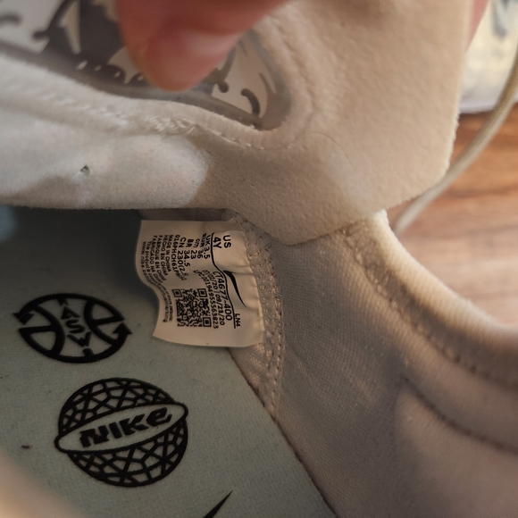 Nike LeBron 18 NRG GS 'Blue Tint' Sneakers Size 4Y - Picture 8 of 10